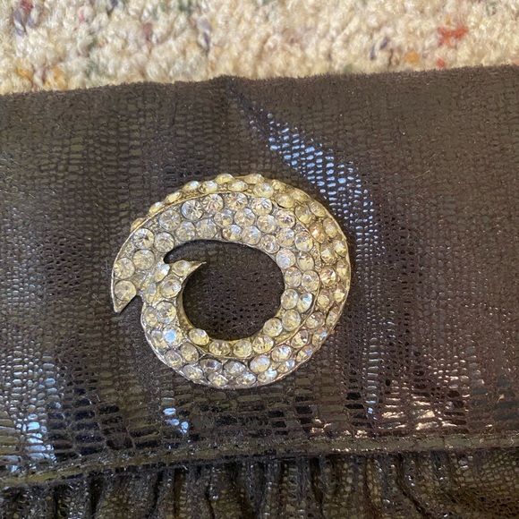 Black Purse Shiny Double Button Closure Silver Chain - Picture 2 of 8